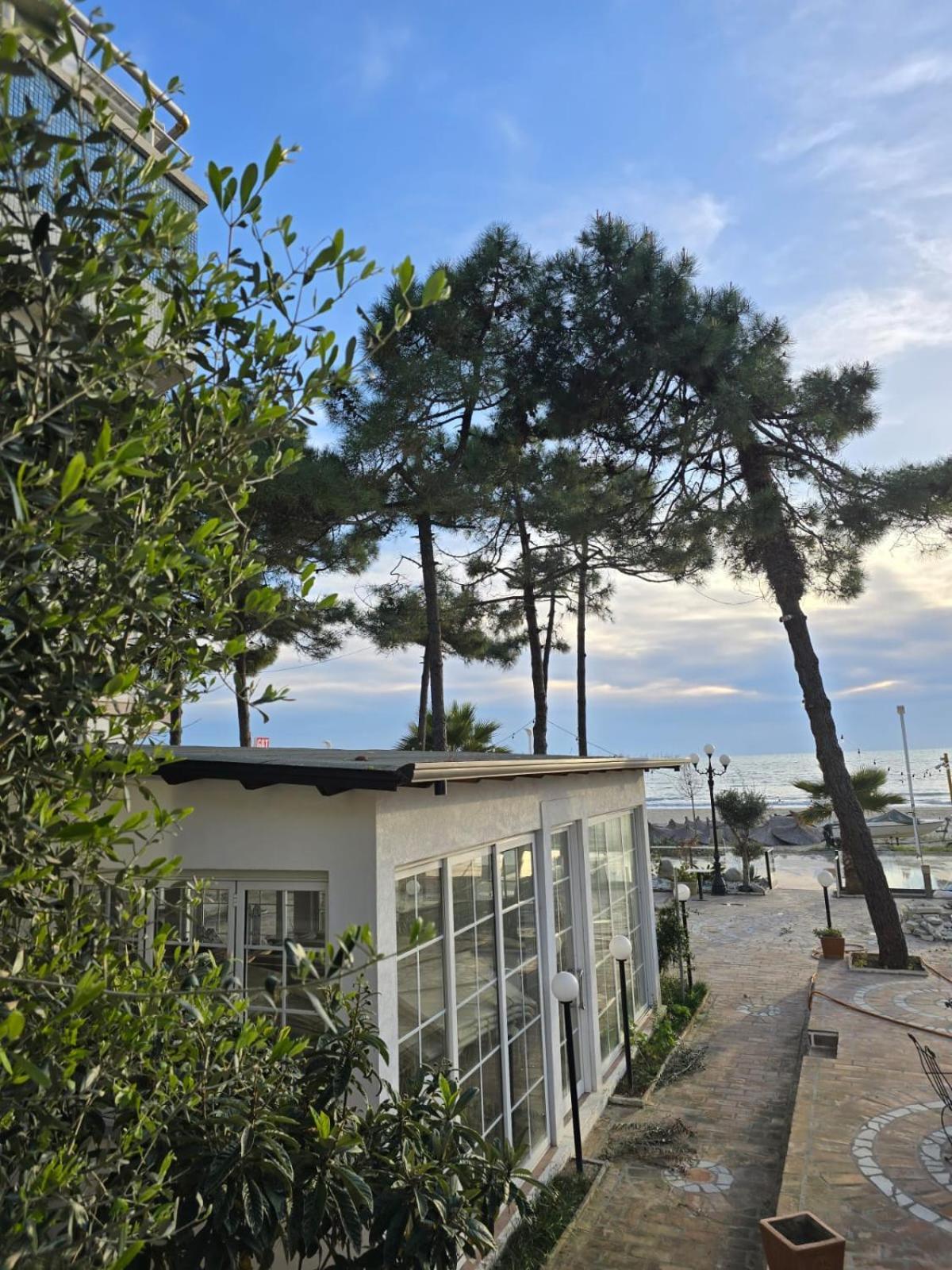 Blue Amr Hotel Škalngur Kültér fotó